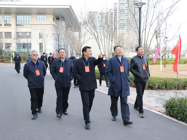 人大代表进校园，聚焦教育促发展——市人大二七代表团第四小组到郑州市第四高级中学视察调研